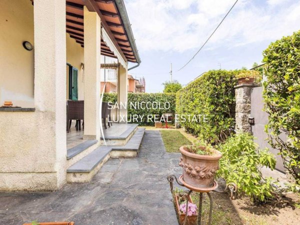 casa indipendente in vendita a Pietrasanta in zona Marina di Pietrasanta