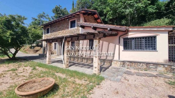 casa indipendente in vendita a Pietrasanta
