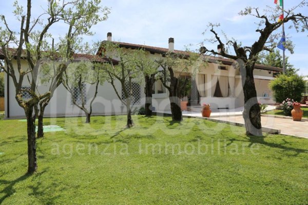 casa indipendente in vendita a Pietrasanta