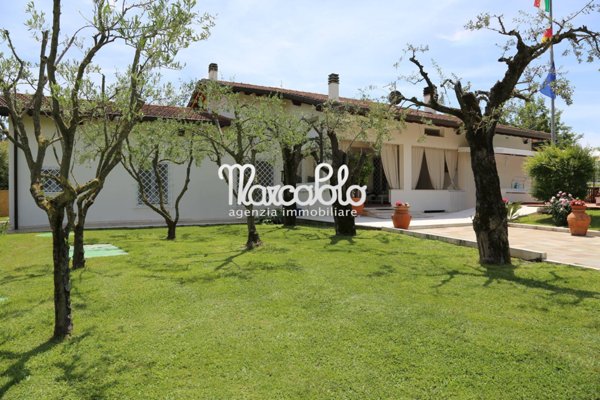 casa indipendente in vendita a Pietrasanta