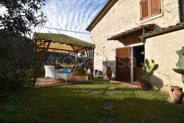 casa indipendente in vendita a Pietrasanta in zona Castello