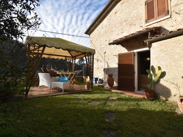 casa indipendente in vendita a Pietrasanta