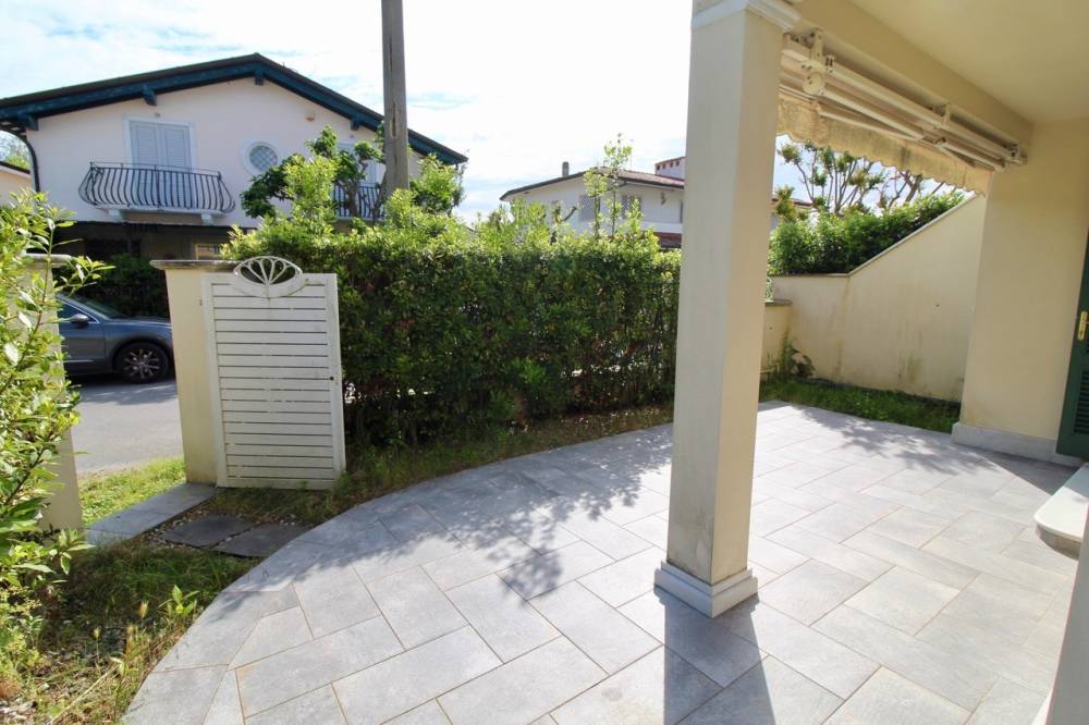 casa indipendente in vendita a Pietrasanta in zona Vignone