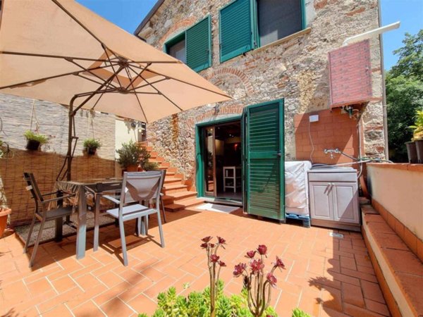 locale di sgombero in vendita a Pietrasanta