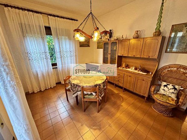 casa indipendente in vendita a Pietrasanta in zona Traversagna