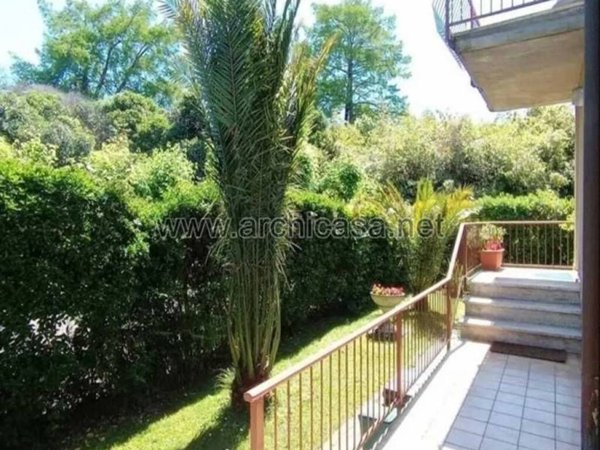 casa indipendente in vendita a Pietrasanta in zona Fiumetto