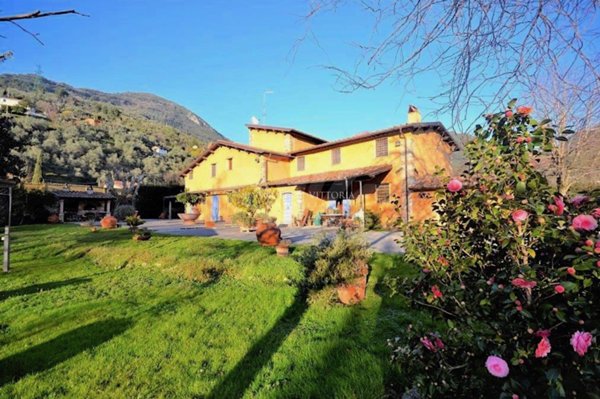 casa indipendente in vendita a Pietrasanta
