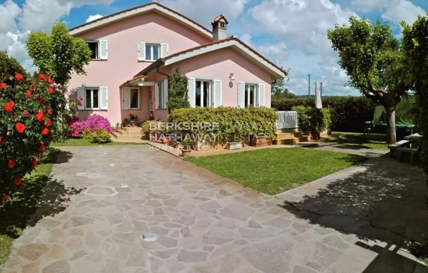 casa indipendente in vendita a Pietrasanta