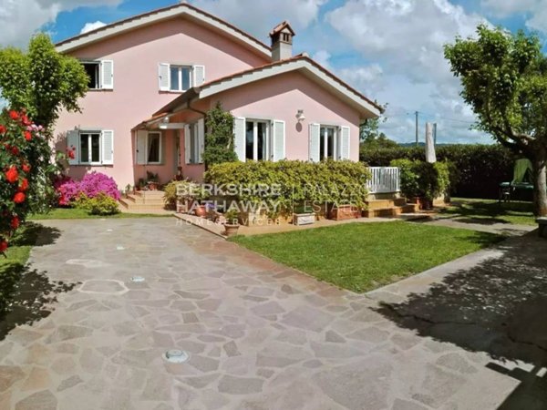 casa indipendente in vendita a Pietrasanta
