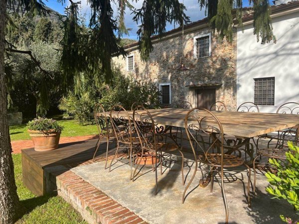 casa indipendente in vendita a Pietrasanta in zona Castello