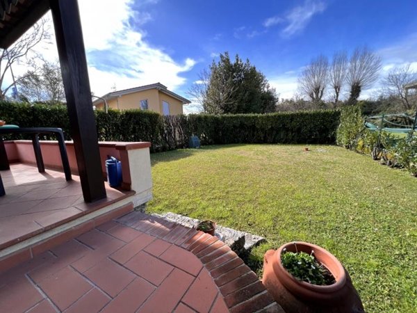 casa indipendente in vendita a Pietrasanta in zona Traversagna