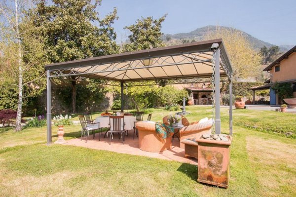 casa indipendente in vendita a Pietrasanta in zona Valdicastello