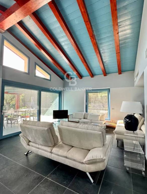 casa indipendente in vendita a Pietrasanta in zona Crociale