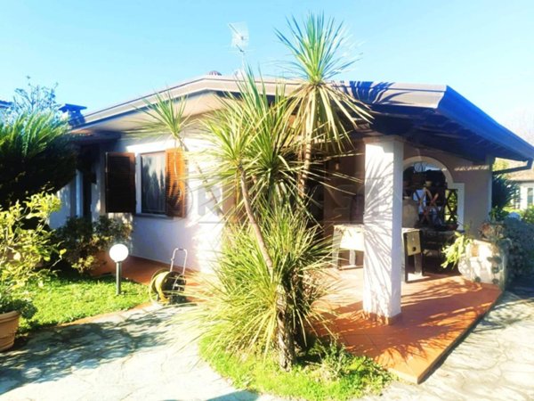 casa indipendente in vendita a Pietrasanta in zona Marina di Pietrasanta