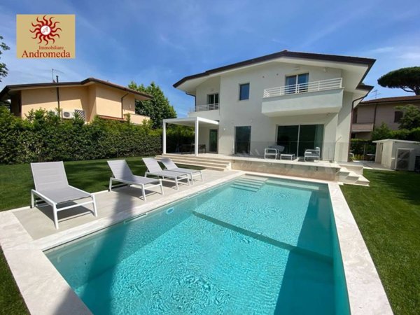 casa indipendente in vendita a Pietrasanta in zona Fiumetto