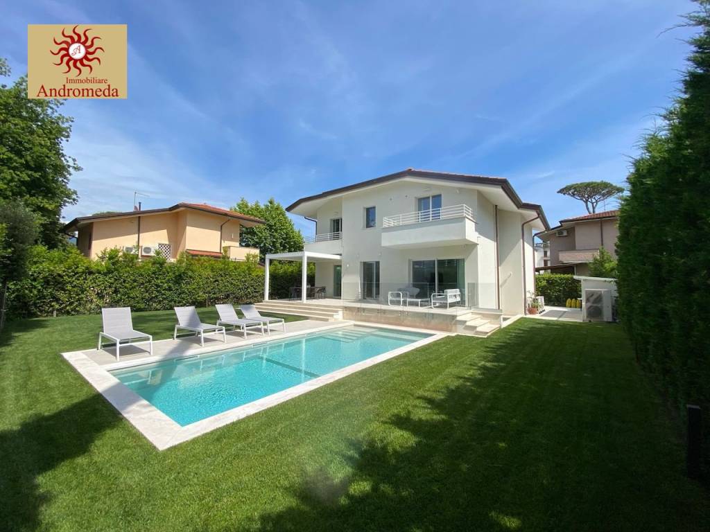 casa indipendente in vendita a Pietrasanta in zona Fiumetto