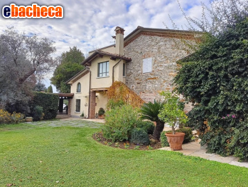 casa indipendente in vendita a Pietrasanta