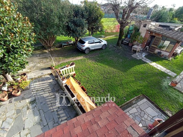 casa indipendente in vendita a Pietrasanta in zona Traversagna