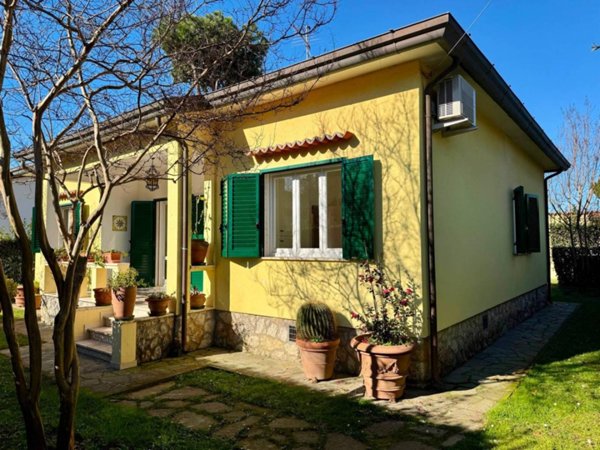 casa indipendente in vendita a Pietrasanta in zona Marina di Pietrasanta