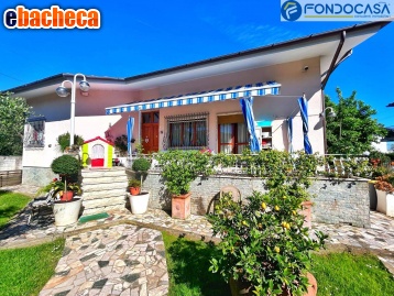 casa indipendente in vendita a Pietrasanta
