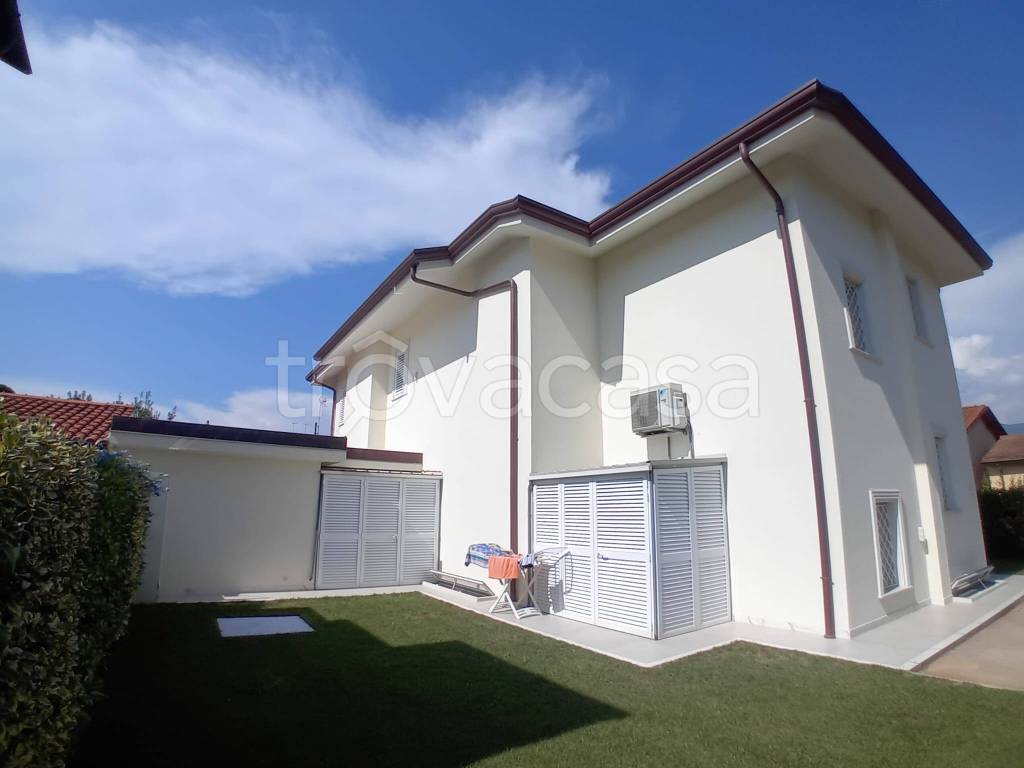 casa indipendente in vendita a Pietrasanta in zona Vignone