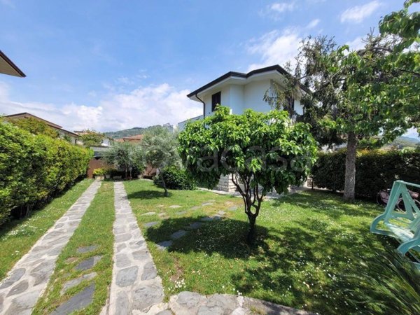 casa indipendente in vendita a Pietrasanta