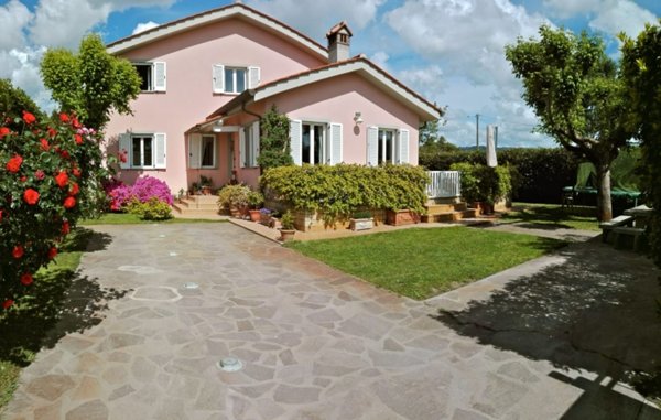 casa indipendente in vendita a Pietrasanta