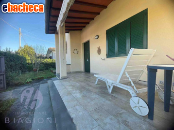 casa indipendente in vendita a Pietrasanta in zona Tonfano