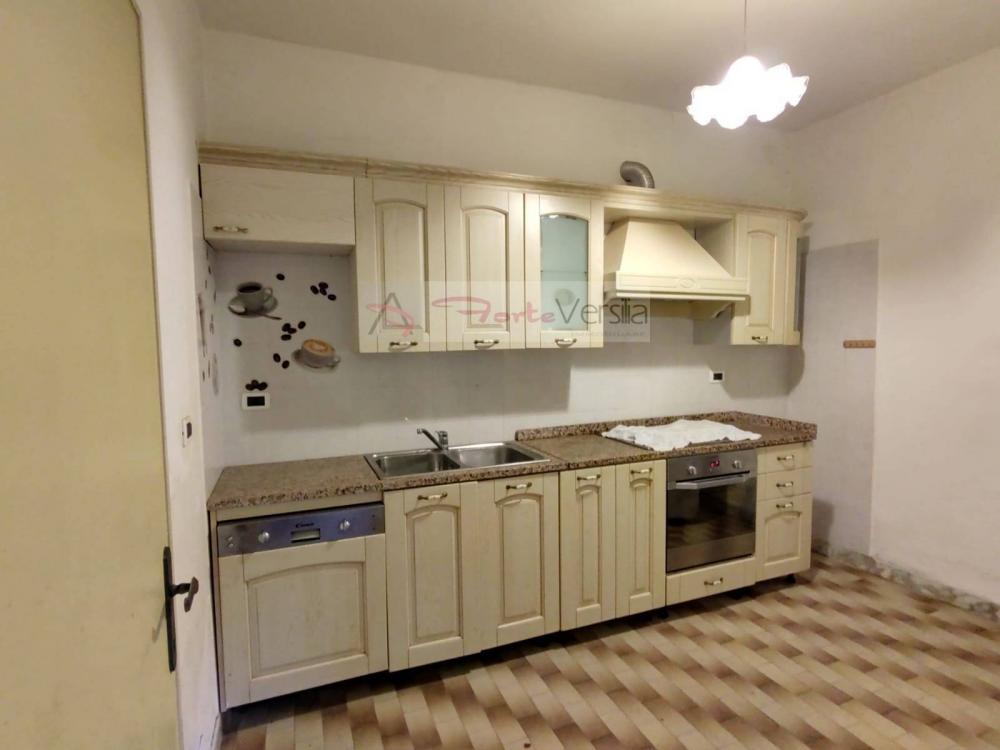 casa indipendente in vendita a Pietrasanta in zona Strettoia