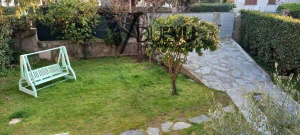 casa indipendente in vendita a Pietrasanta in zona Traversagna