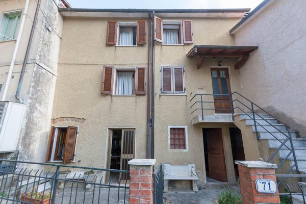casa indipendente in vendita a Pietrasanta in zona Capezzano Monte