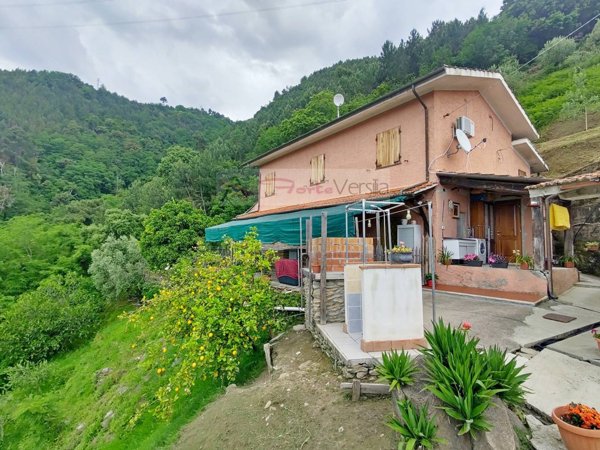 ufficio in vendita a Pietrasanta in zona Strettoia