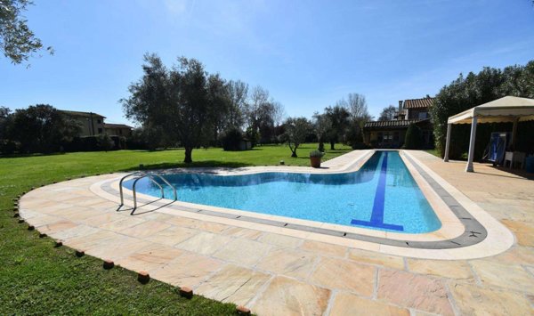 casa indipendente in vendita a Pietrasanta