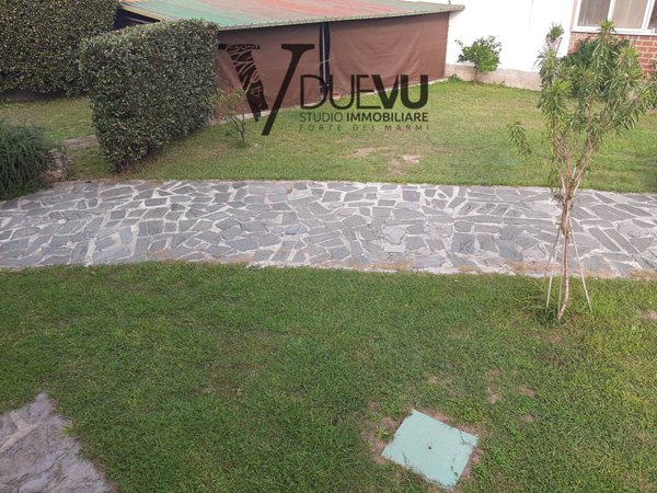 casa indipendente in vendita a Pietrasanta in zona Traversagna