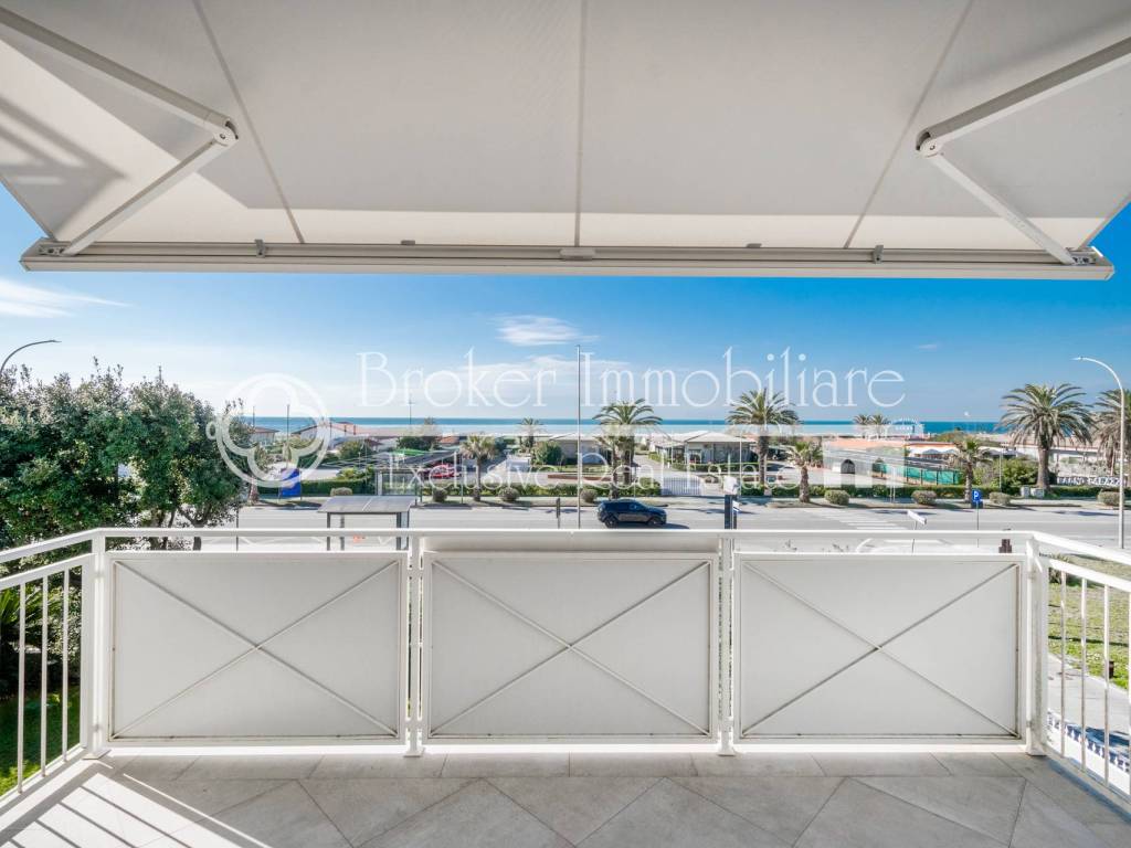 appartamento in vendita a Pietrasanta in zona Marina di Pietrasanta