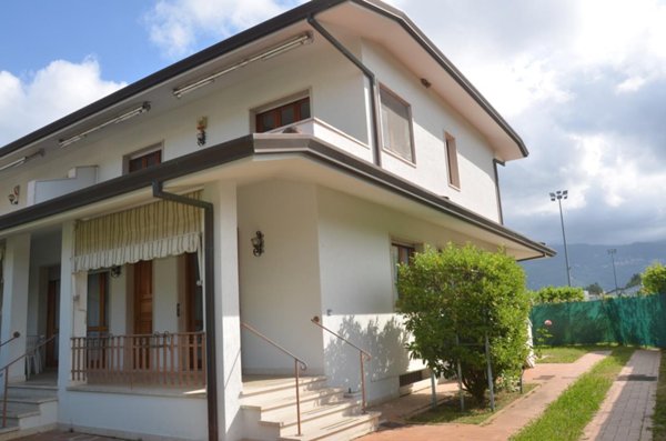 casa indipendente in vendita a Pietrasanta in zona Vignone