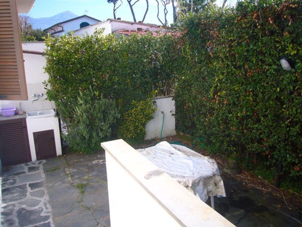 casa indipendente in vendita a Pietrasanta in zona Fiumetto