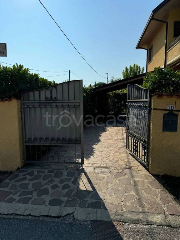 casa indipendente in vendita a Pietrasanta in zona Fiumetto
