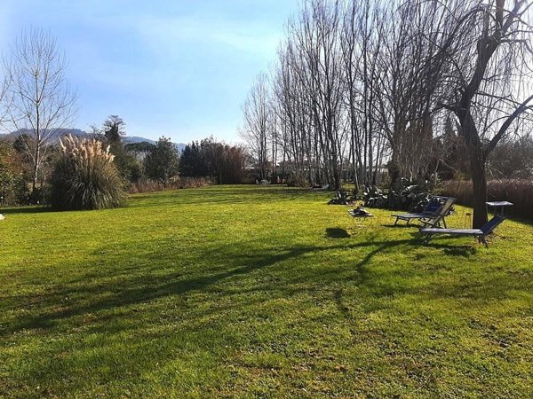 negozio in vendita a Pietrasanta in zona Marina di Pietrasanta