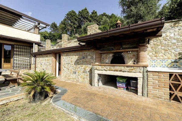 casa indipendente in vendita a Pietrasanta