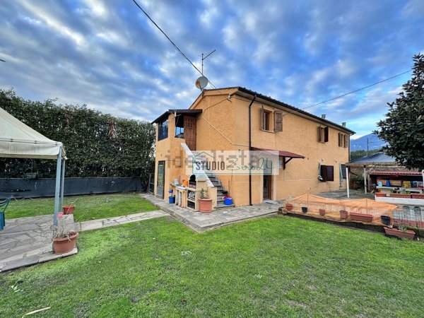 casa indipendente in vendita a Pietrasanta