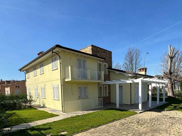 casa indipendente in vendita a Pietrasanta