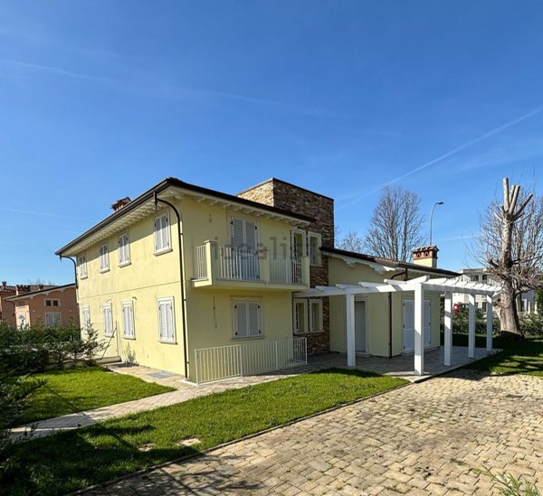 casa indipendente in vendita a Pietrasanta