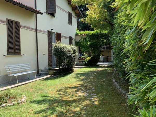 casa indipendente in vendita a Pietrasanta in zona Fiumetto