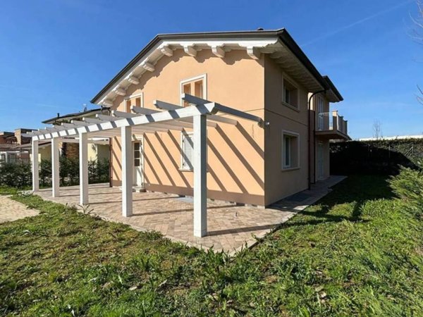 casa indipendente in vendita a Pietrasanta