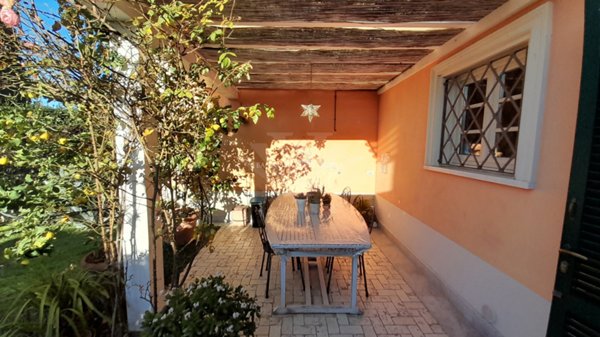 casa indipendente in vendita a Pietrasanta