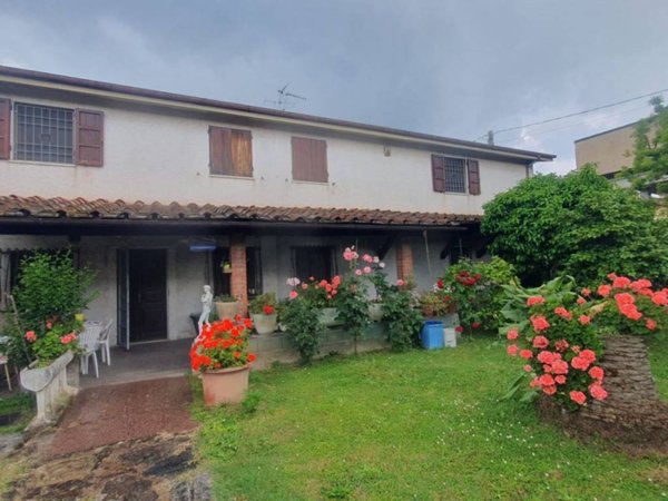 casa indipendente in vendita a Pietrasanta