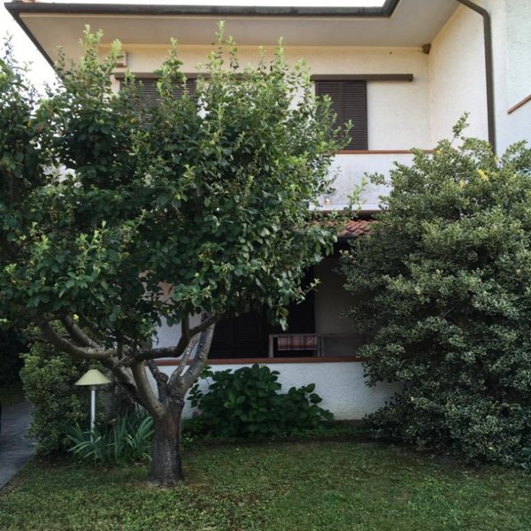 casa indipendente in vendita a Pietrasanta in zona Marina di Pietrasanta