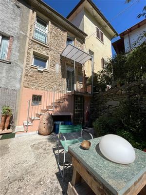 casa indipendente in vendita a Pietrasanta in zona Solaio