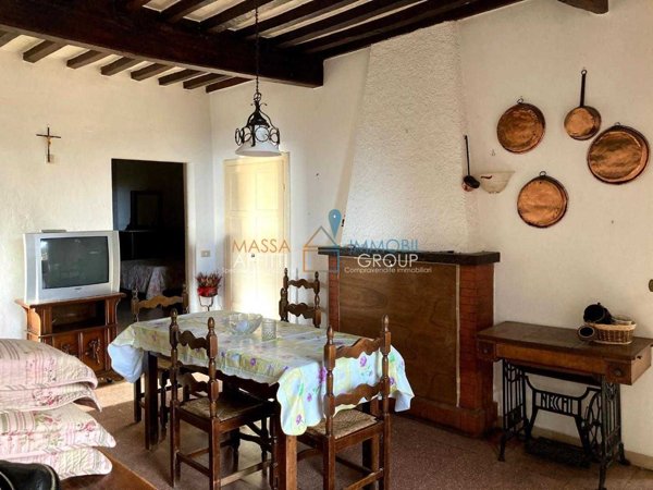 casa indipendente in vendita a Pietrasanta in zona Capezzano